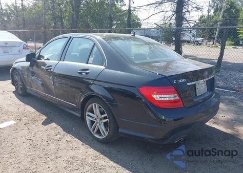 2013 Mercedes-Benz C 300 Luxury 4Matic/Sport 4Matic from USA, damaged, VIN WDDGF8AB4DG079543